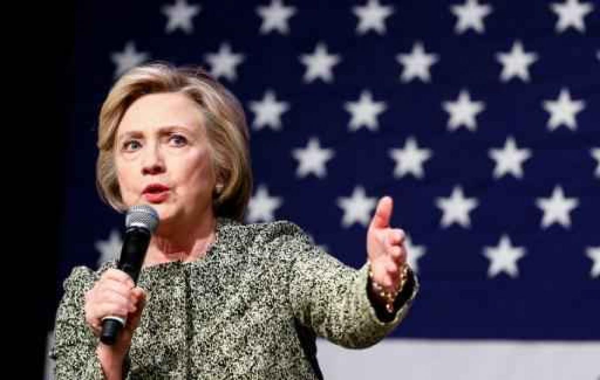 Clinton en Democratische Partij vervolgen de staat Arizona