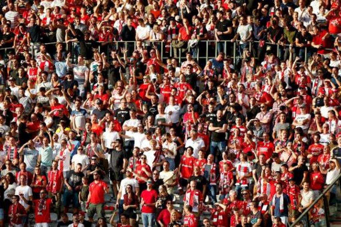 Antwerp vervolgd voor discriminerende gezangen in Charleroi