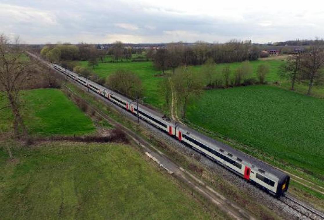Twee treinen geblokkeerd in West-Vlaanderen: 500 reizigers geëvacueerd