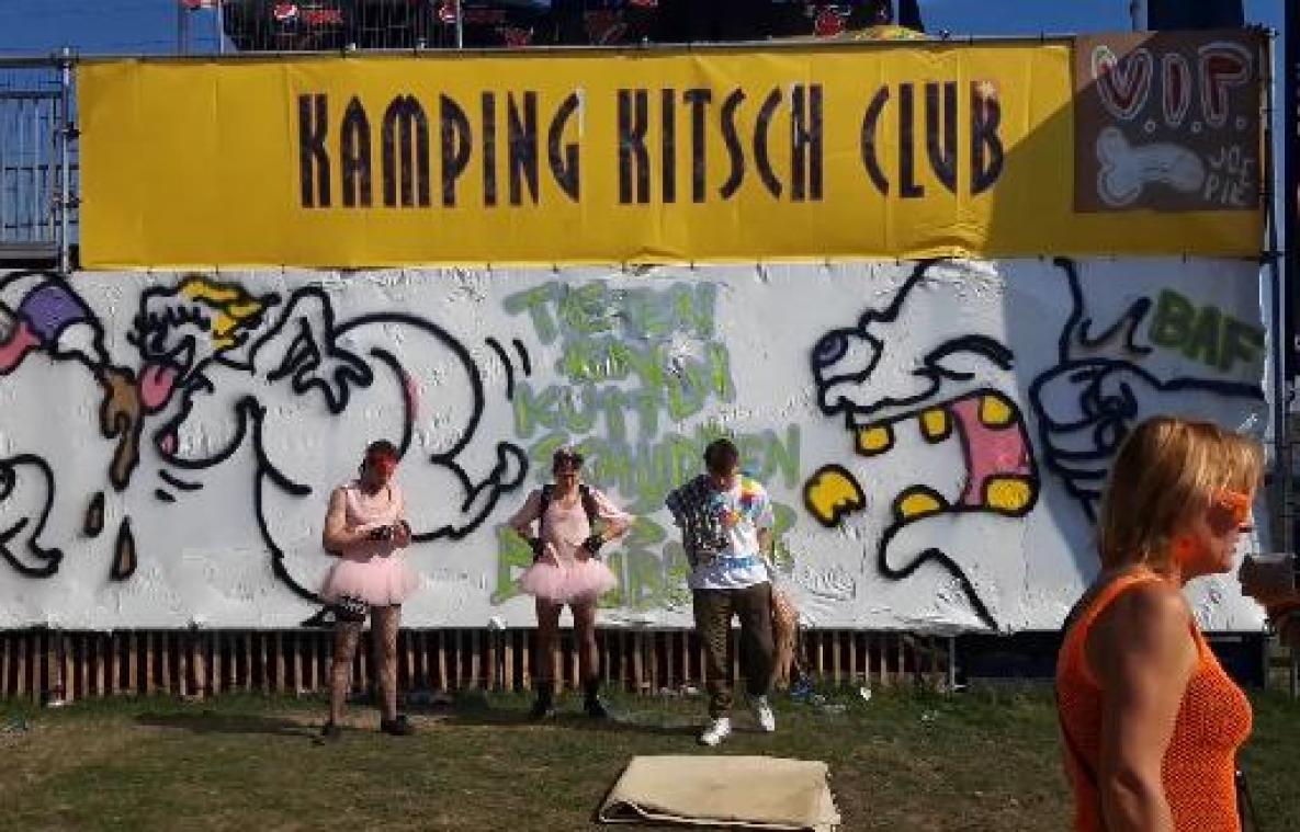 Kamping Kitsch, het marginaalste festival van het land, gestart onder stralende zon