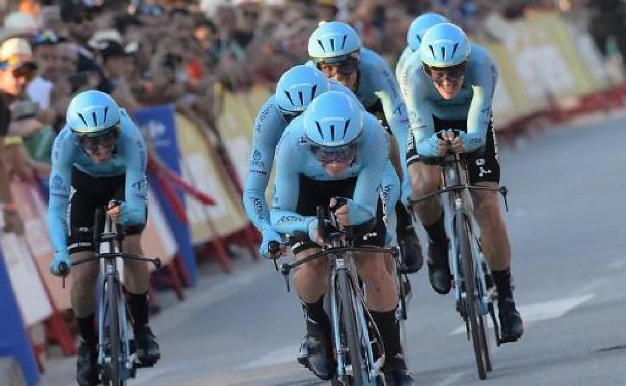 Vuelta - Astana is Deceuninck te snel af in ploegentijdrit, zware valpartij voor Jumbo-Visma