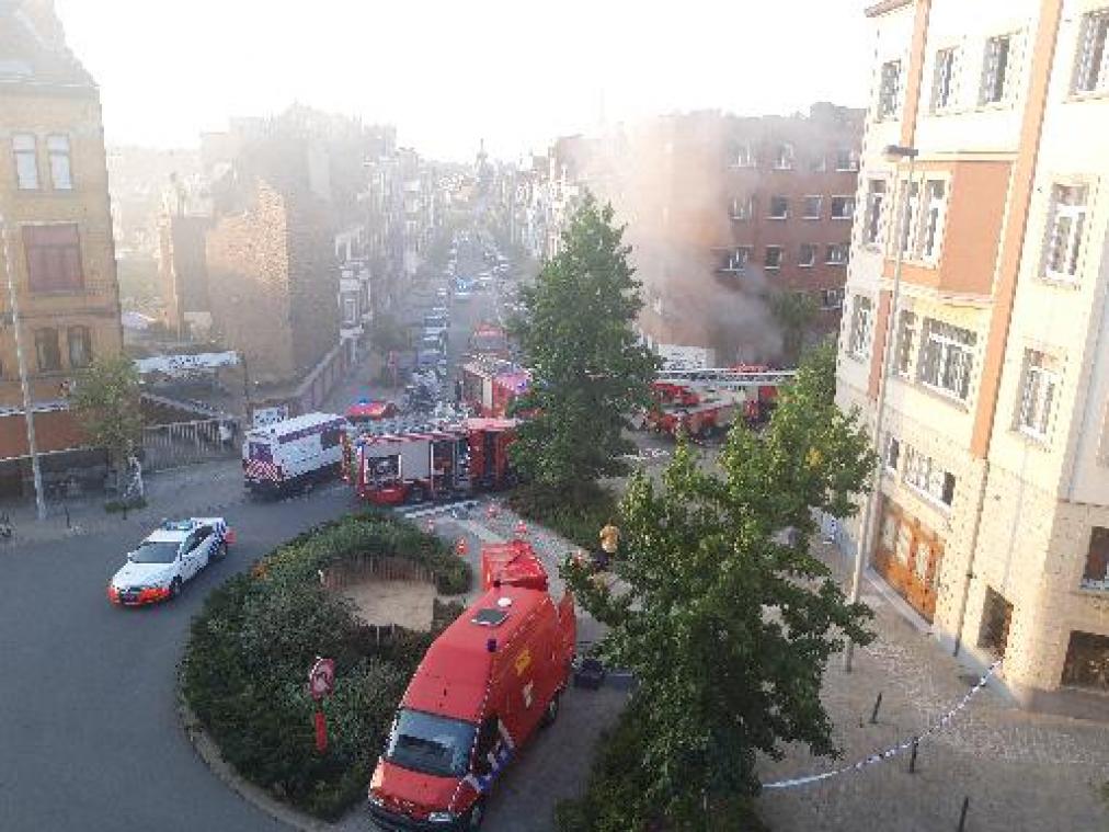 Veertien personen bevangen door rook bij brand in Schaarbeek