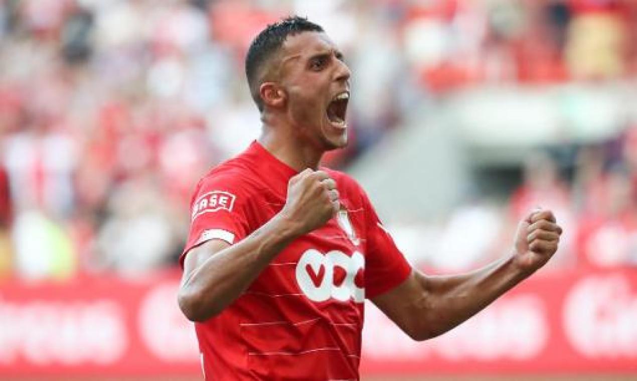 Jupiler Pro League - Standard neemt leiding over na zege met tien tegen Kortrijk