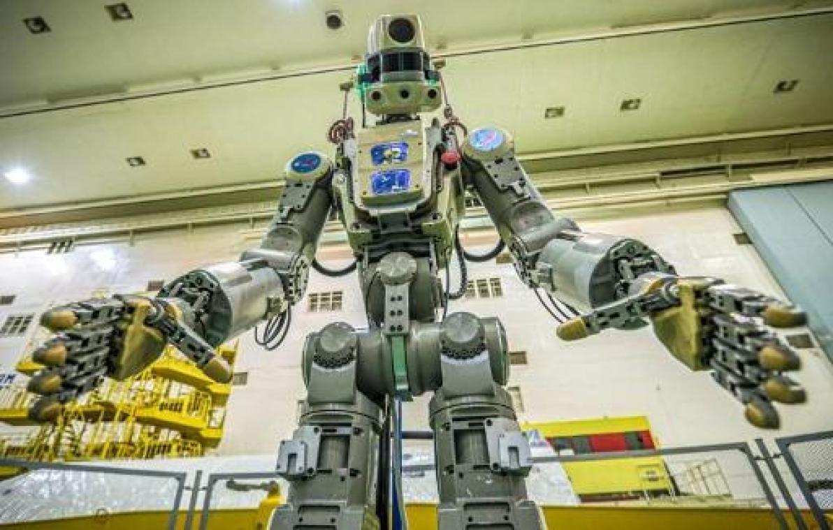 Sojoez met humanoïde robot Fiodor aan boord aangemeerd bij ISS