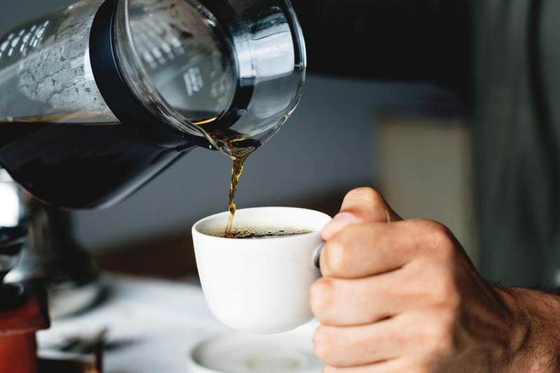 Waarom je van koffie zo dringend naar het toilet moet