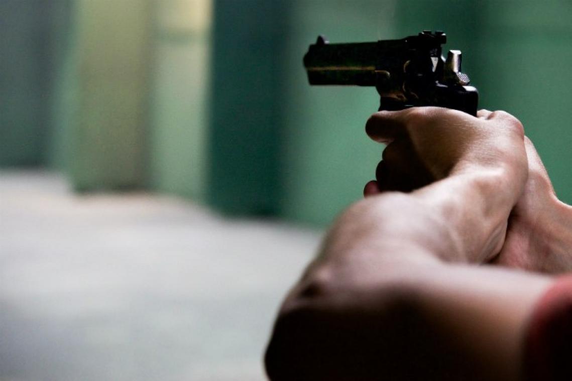 Vijftig jaar later: man (69) schiet pestkop uit schooltijd dood op klasreünie