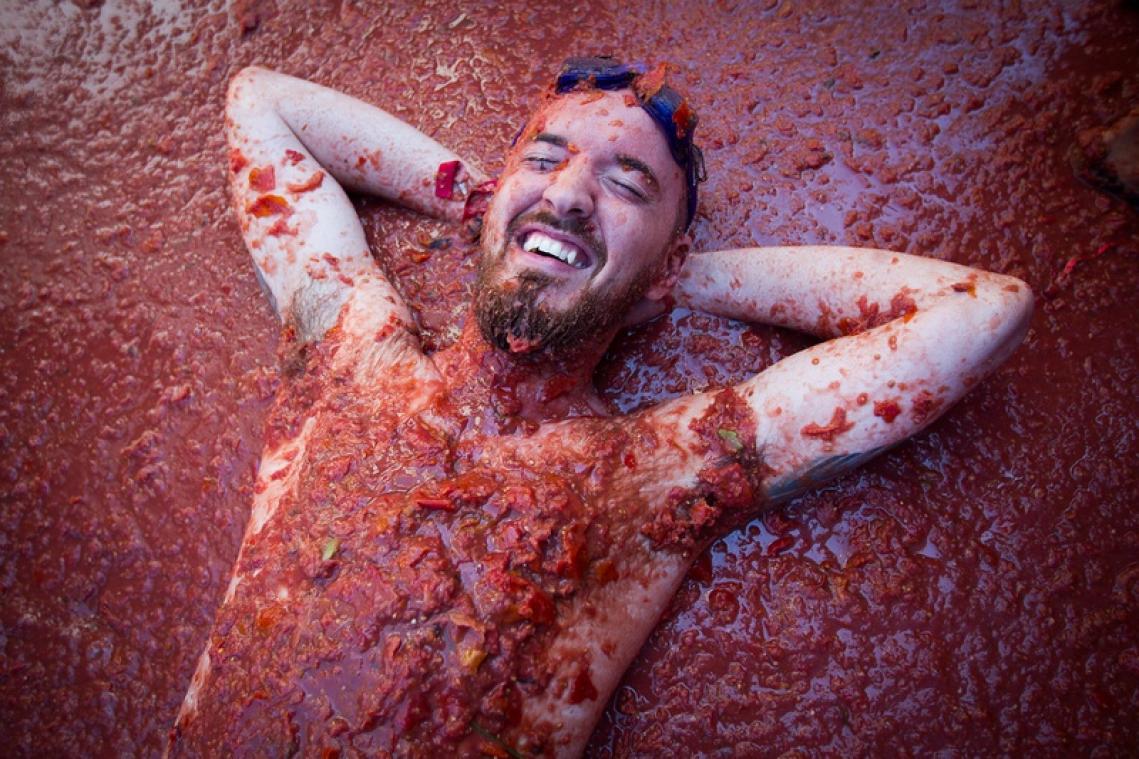 IN BEELD. Gigantisch tomatengevecht op Tomatina-festival in Spanje