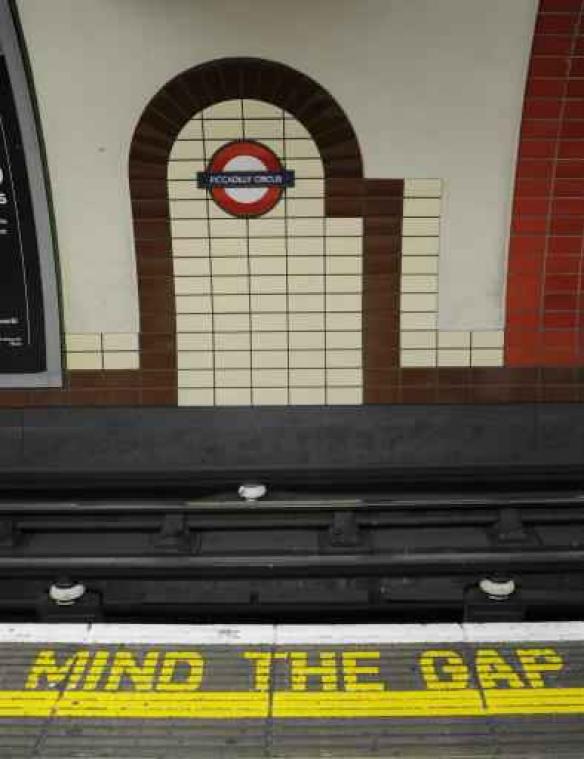 Stem van "Mind the gap!" overleden