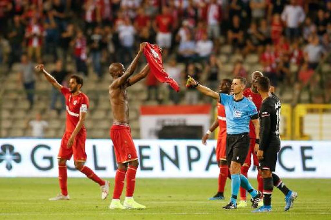 Europa League - Verlengingen in Antwerp - AZ: 1-1 na negentig minuten, The Great Old met negen