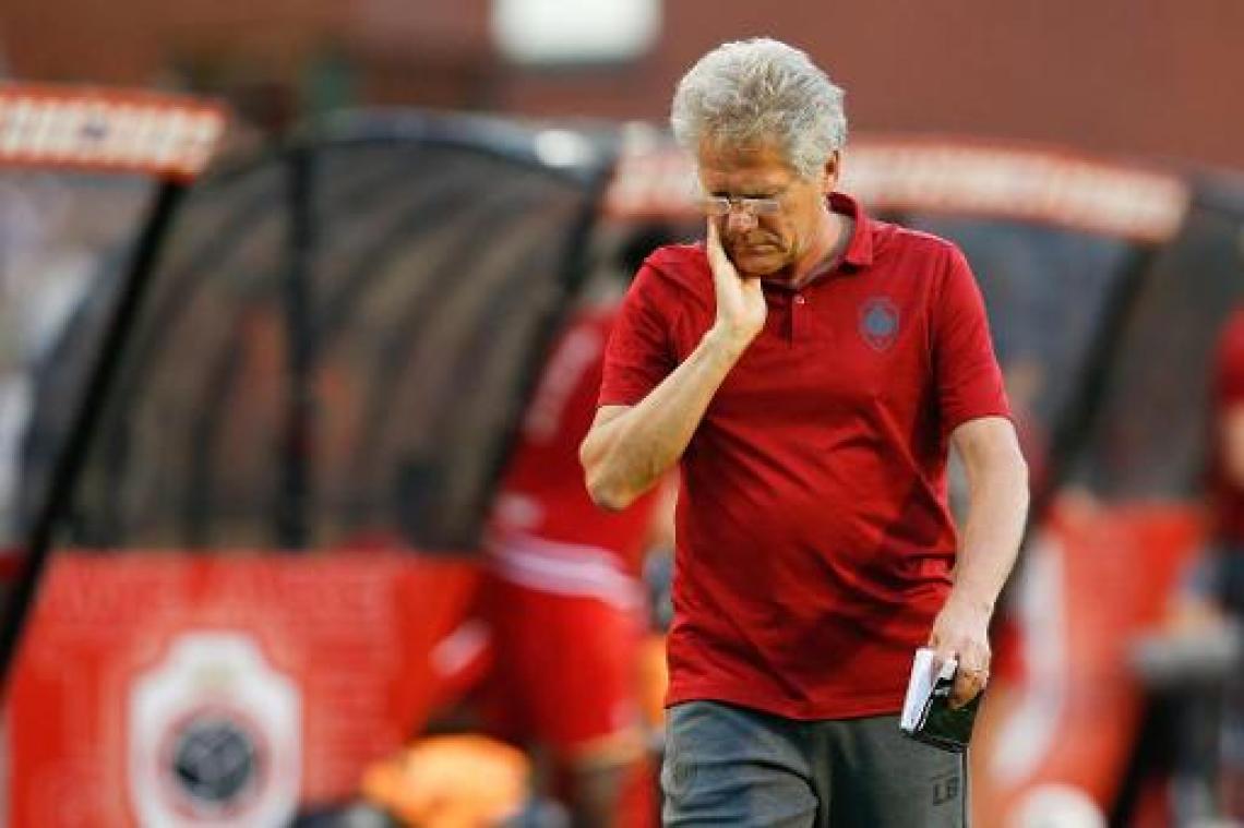Europa League - Bölöni zag eenrichtingsverkeer bij de scheidsrechter