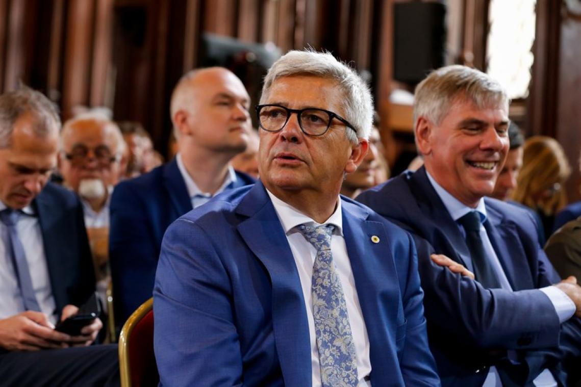 Rijverbod en boete voor gewezen Vlaams parlementsvoorzitter Kris Van Dijck