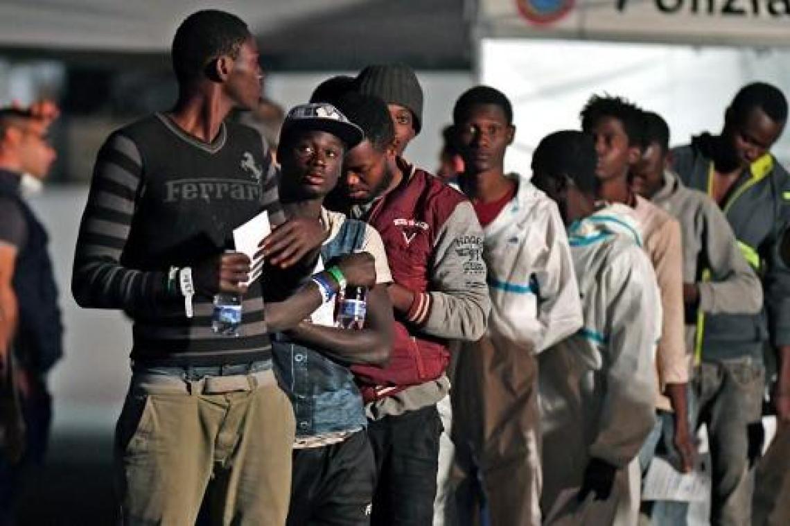 Duits reddingsschip met migranten vaart onwettig Italiaanse wateren in