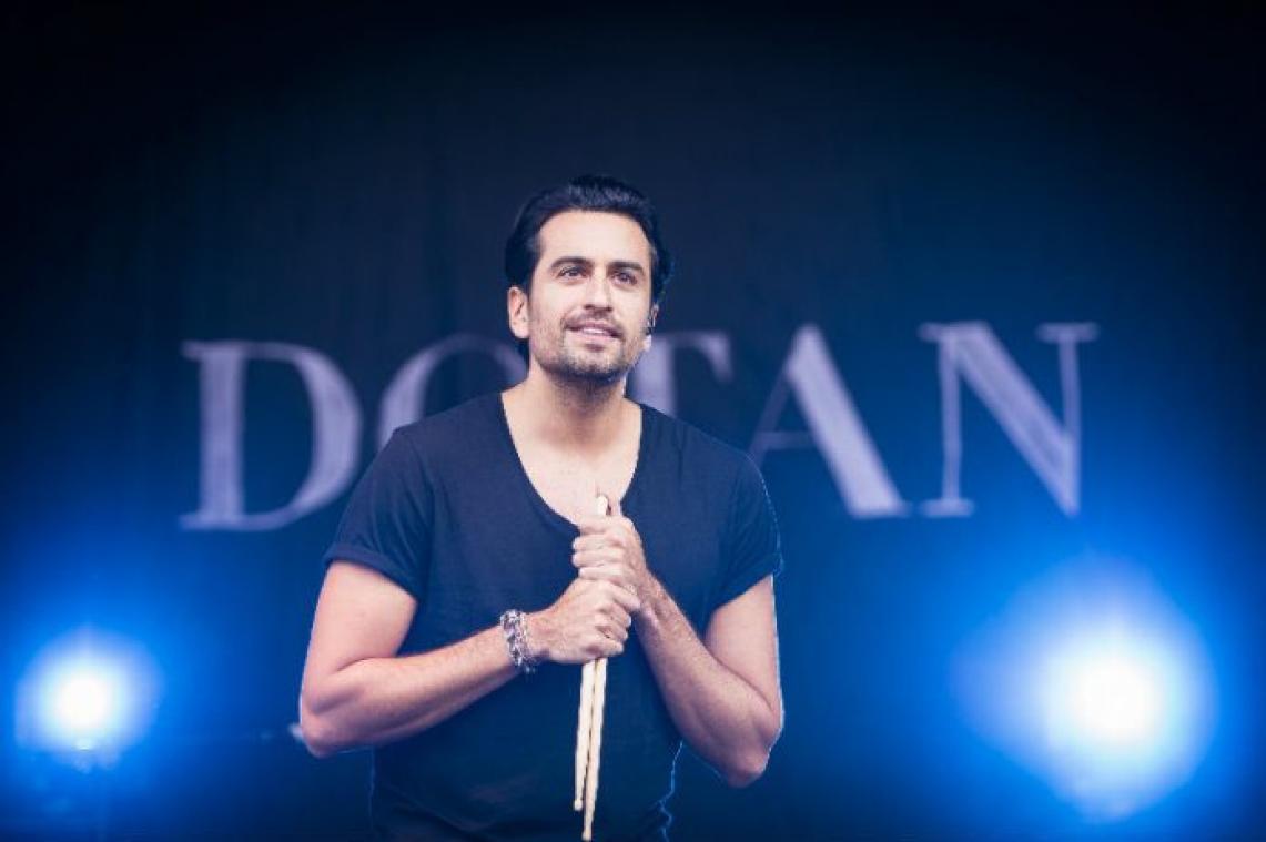 Dotan komt uit de kast: "Ik heb een vriend. En ik ben heel blij met hem"