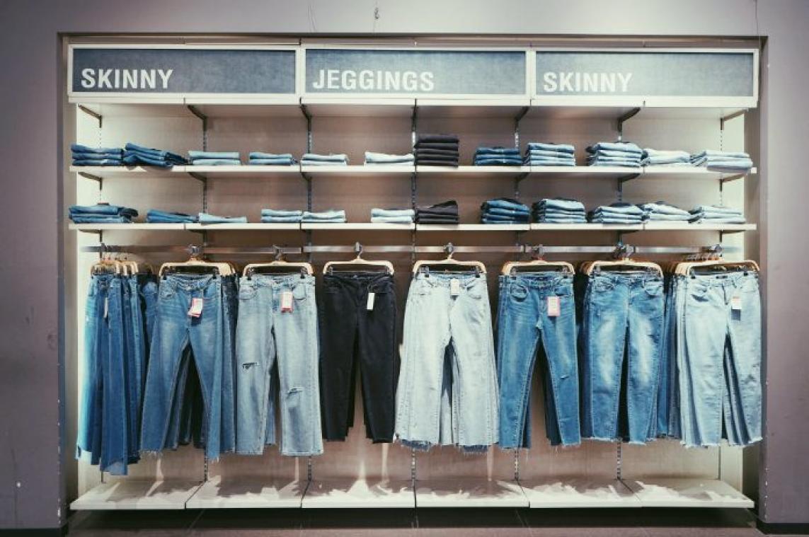 BIZAR. Vrouw ontdekt iets walgelijks in nieuwe broek
