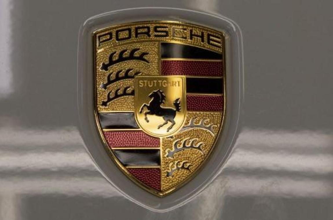 Porsche stelt zijn eerste volelektrische wagen voor