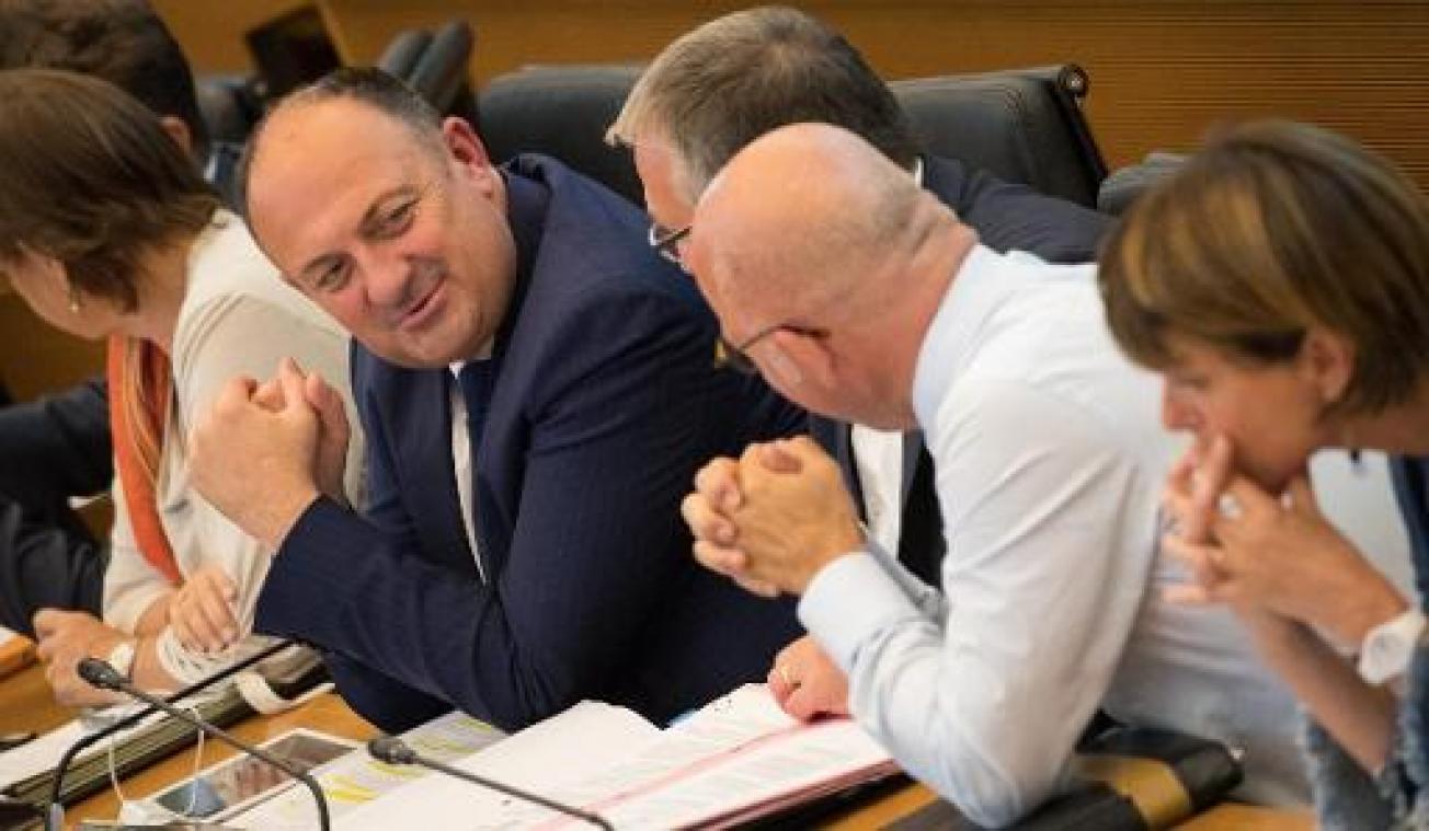 Waals Parlement wacht nieuwe Waalse regering af