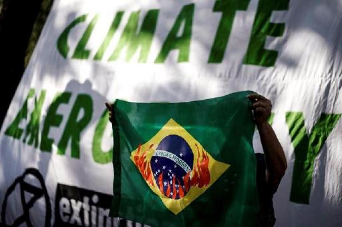 Braziliaanse ambassade in Brussel beklad met verf