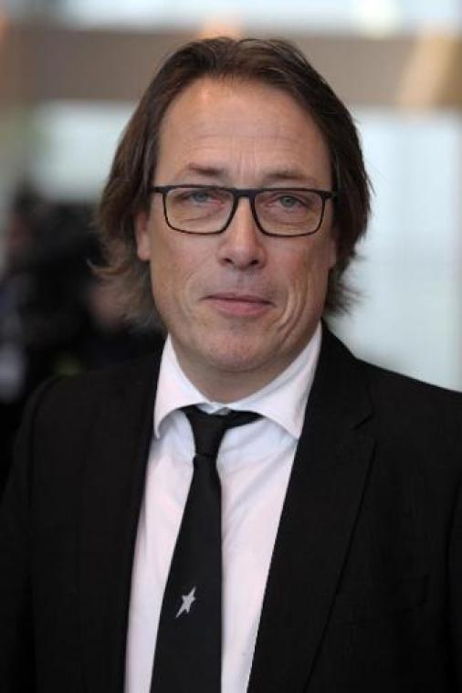Kritiek op communicatiedirecteur Vlaams Parlement Hoflack na opiniestuk op Doorbraak.be