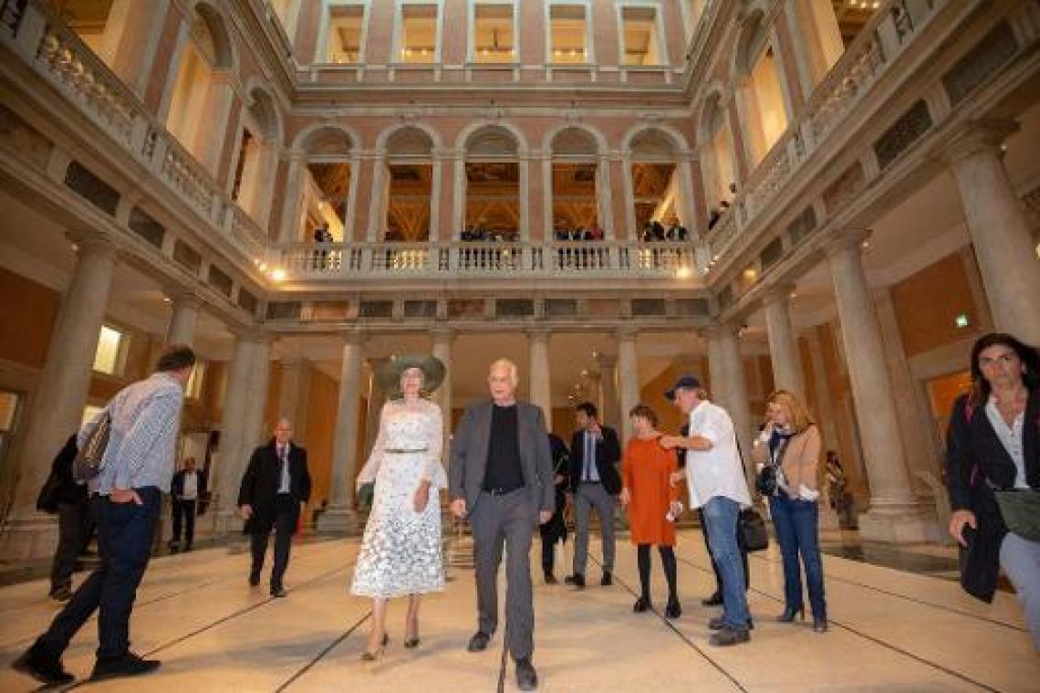 Koningin Mathilde en Luc Tuymans bezoeken Biënnale van Venetië