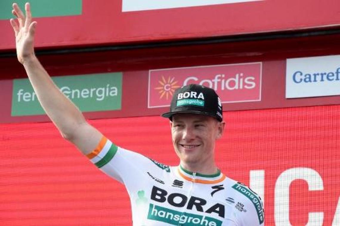Sam Bennett behaalt tweede ritzege in Vuelta na chaotische sprint