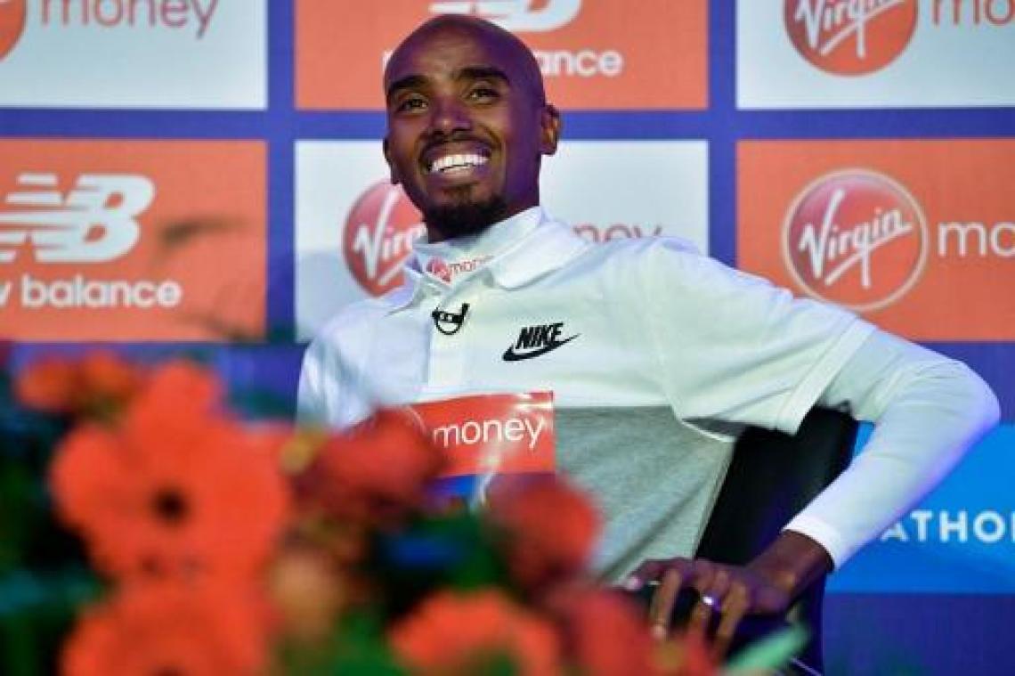 Mo Farah snelt in persoonlijk record naar nieuwe zege in Great North Run