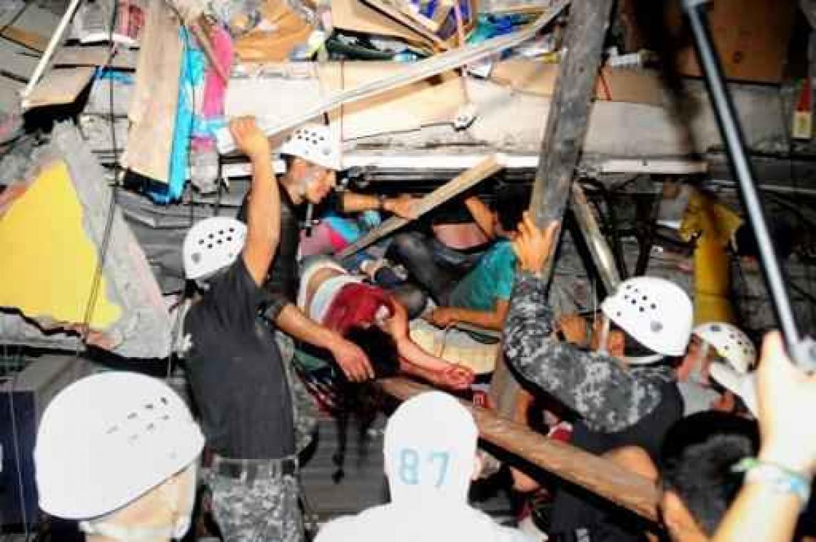 Ecuador stuurt 13.500 soldaten en politieagenten naar aardbevingsgebied