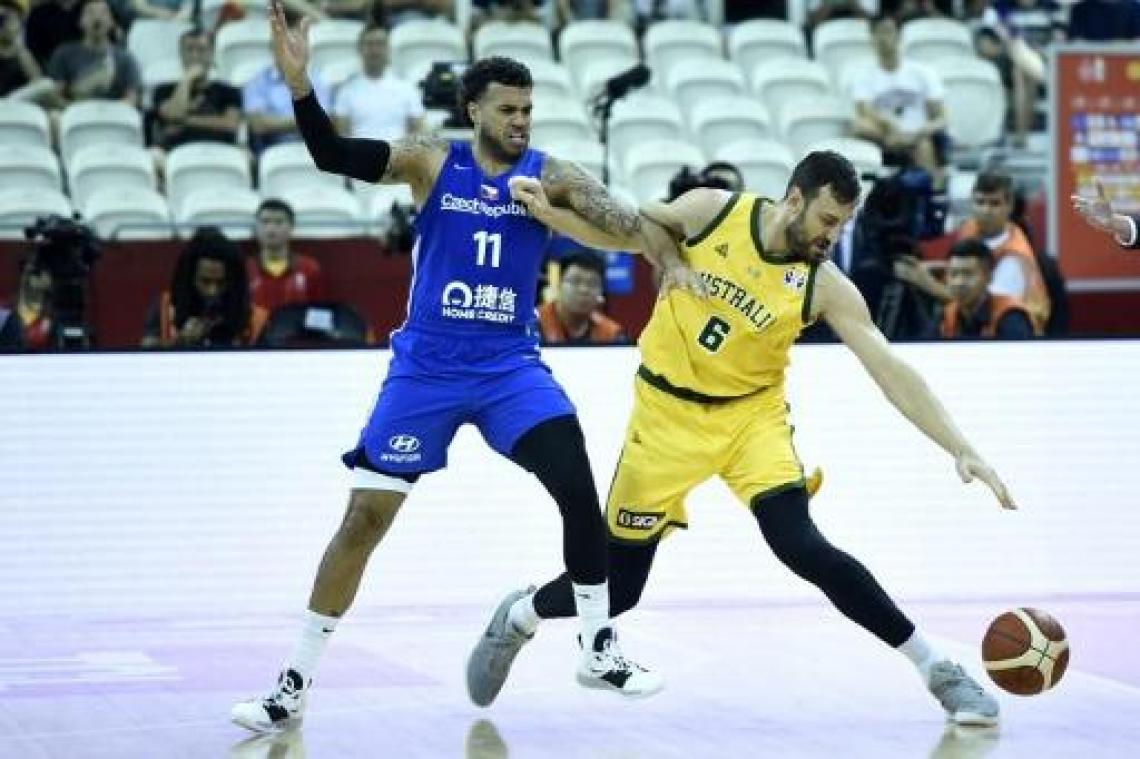 Australië is laatste halvefinalist van WK basket