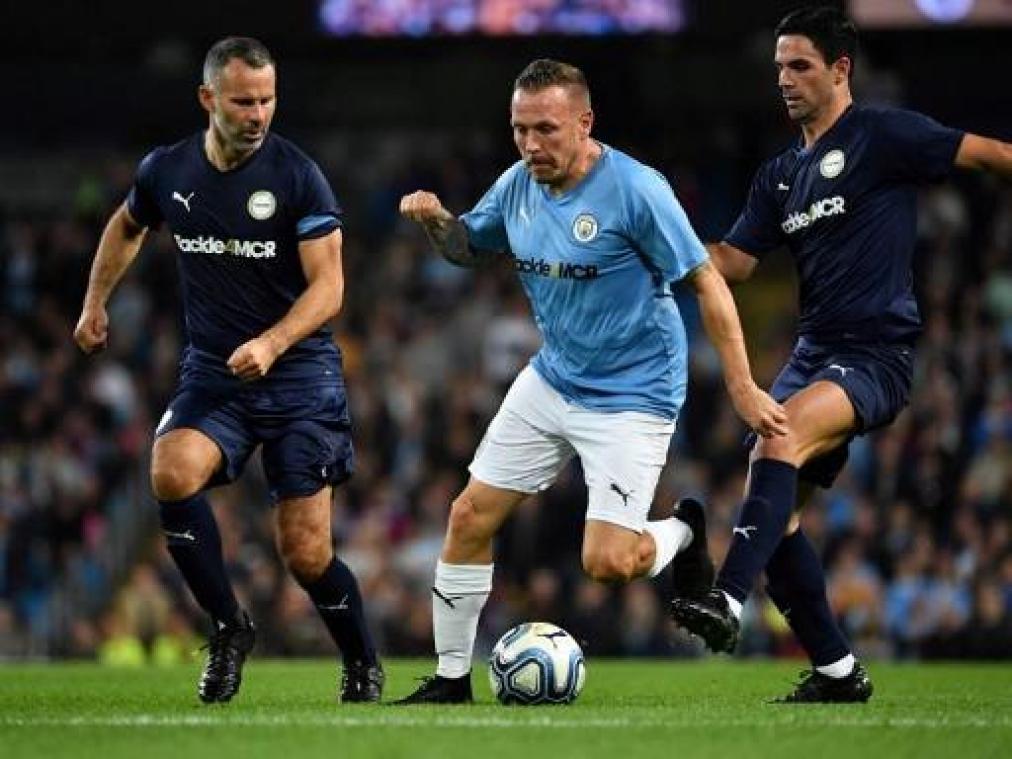 Belgen in het buitenland - Premier Leauge-sterren en City-legends spelen gelijk in afscheidsmatch Vincent Kompany