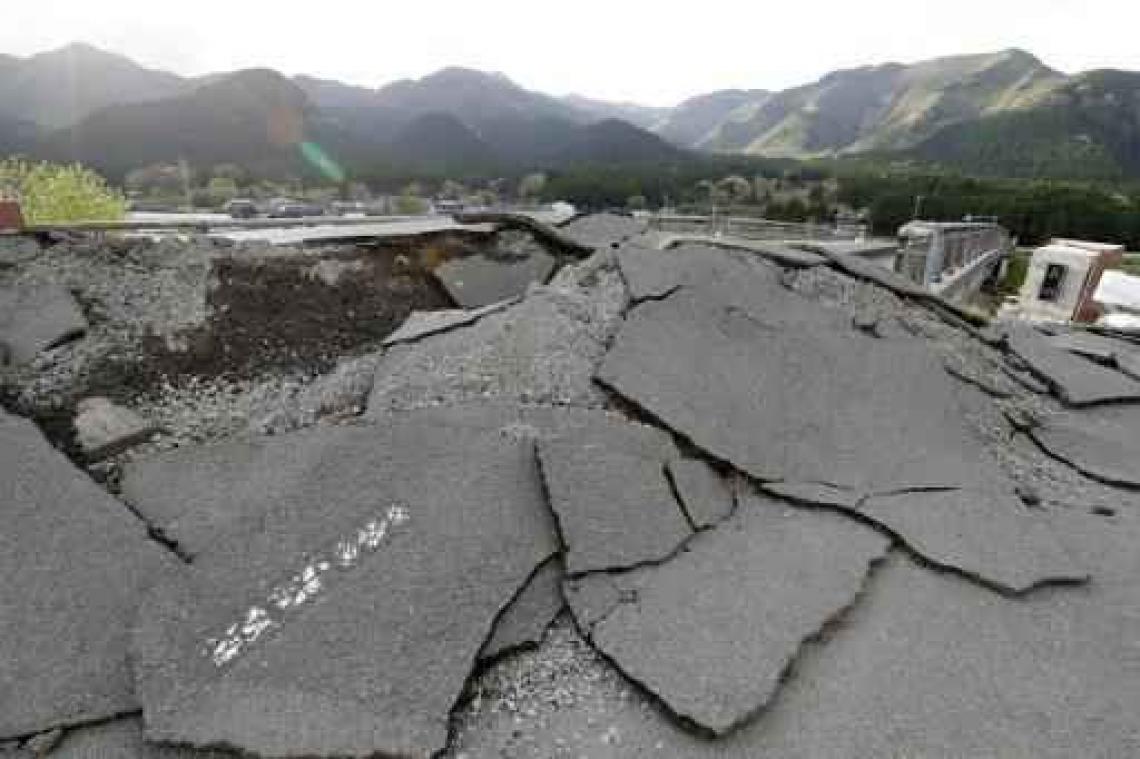 Tekort aan water en voedingsmiddelen voor mensen die geëvacueerd werden in Kyushu