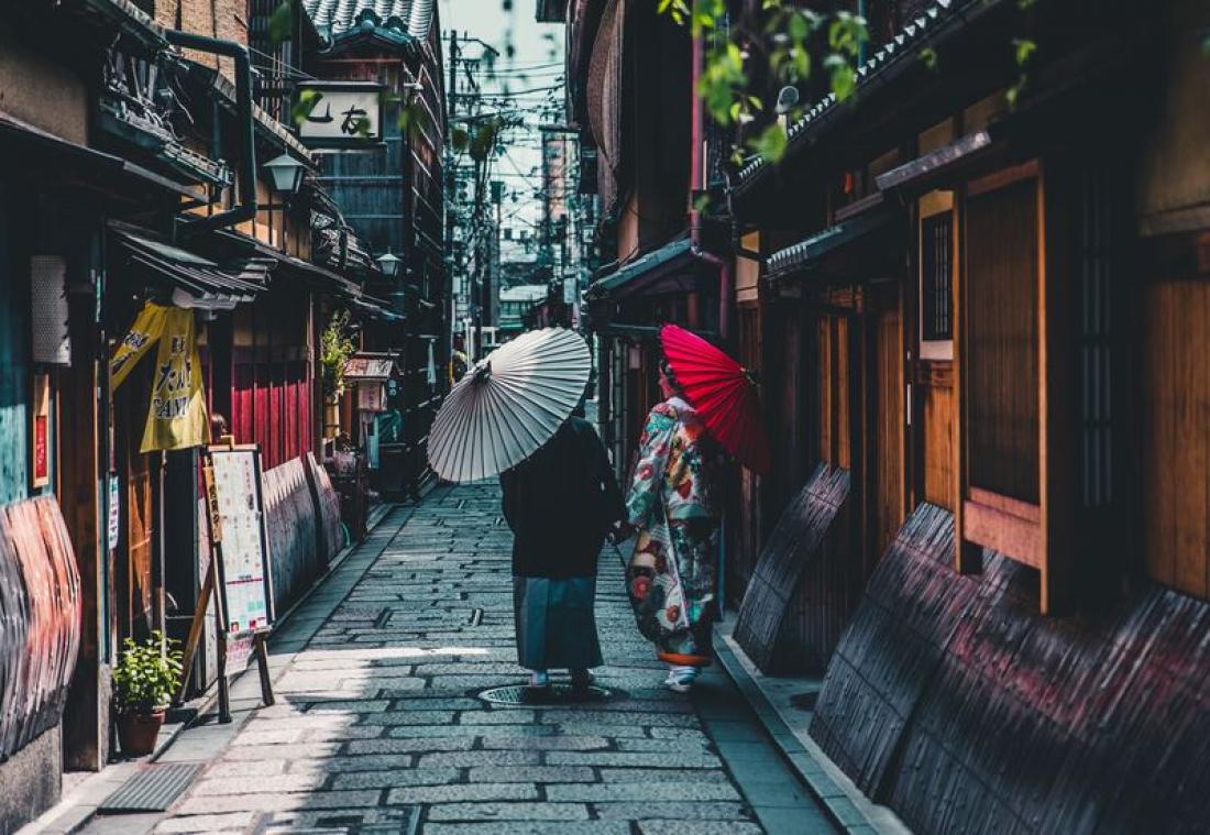 Meer dan 70.000 Japanners blazen honderd kaarsjes uit