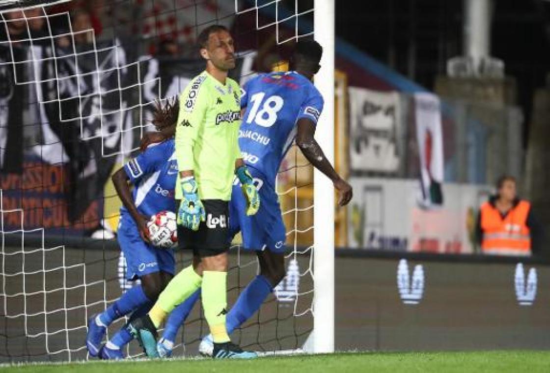 Jupiler Pro League - Racing Genk laat leidersplaats liggen in Charleroi