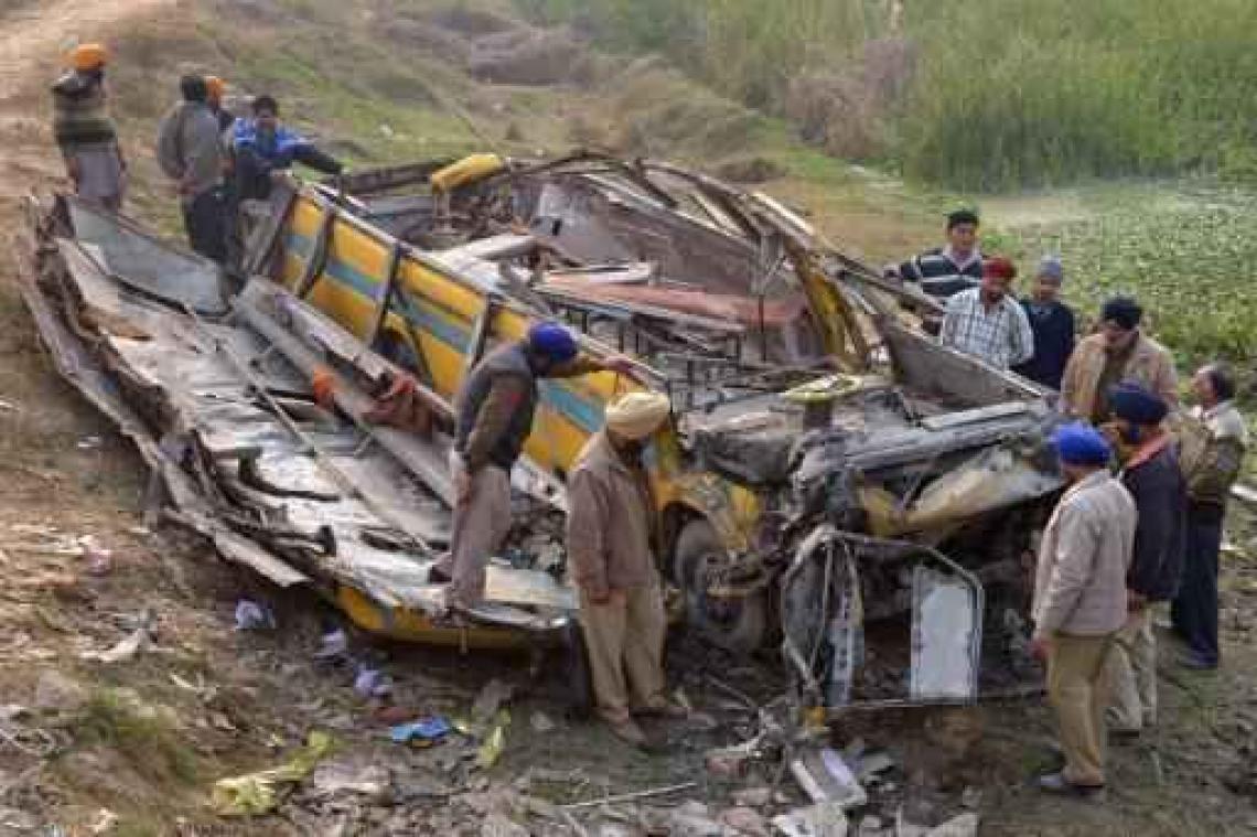 Bijna 30 doden bij zwaar busongeval in India