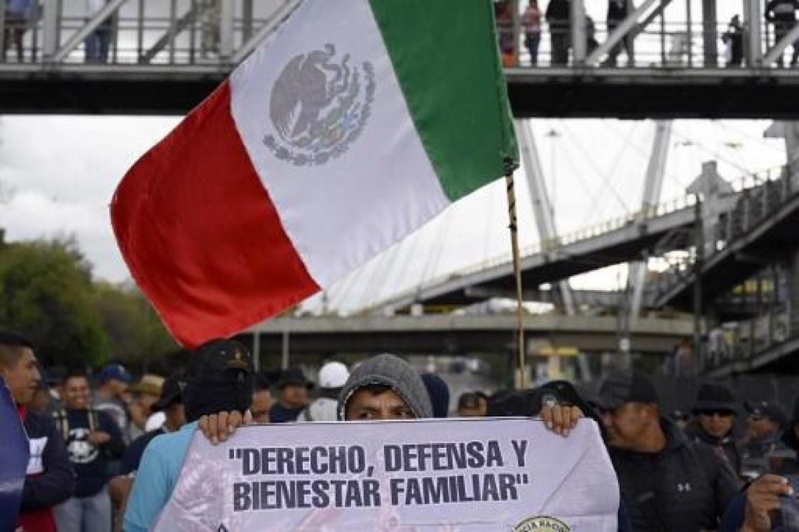 Politieagenten blokkeren luchthaven van Mexico-Stad