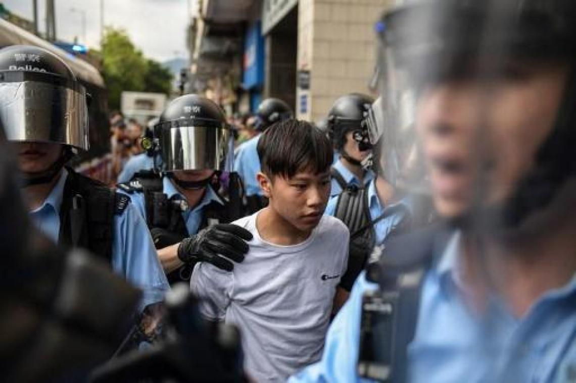 Voor- en tegenstanders van Peking krijgen het met elkaar aan de stok in Hongkong