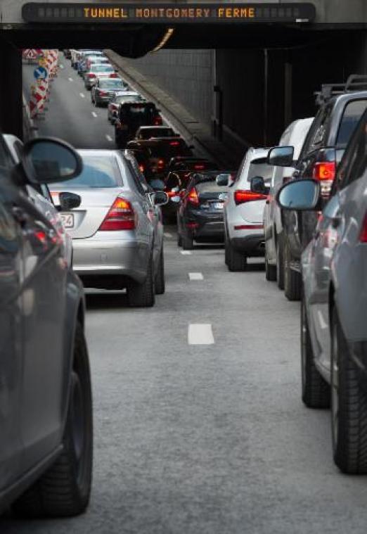 Auto blijft cruciaal in woon-werkverkeer, helft van werkgevers biedt alternatieven aan