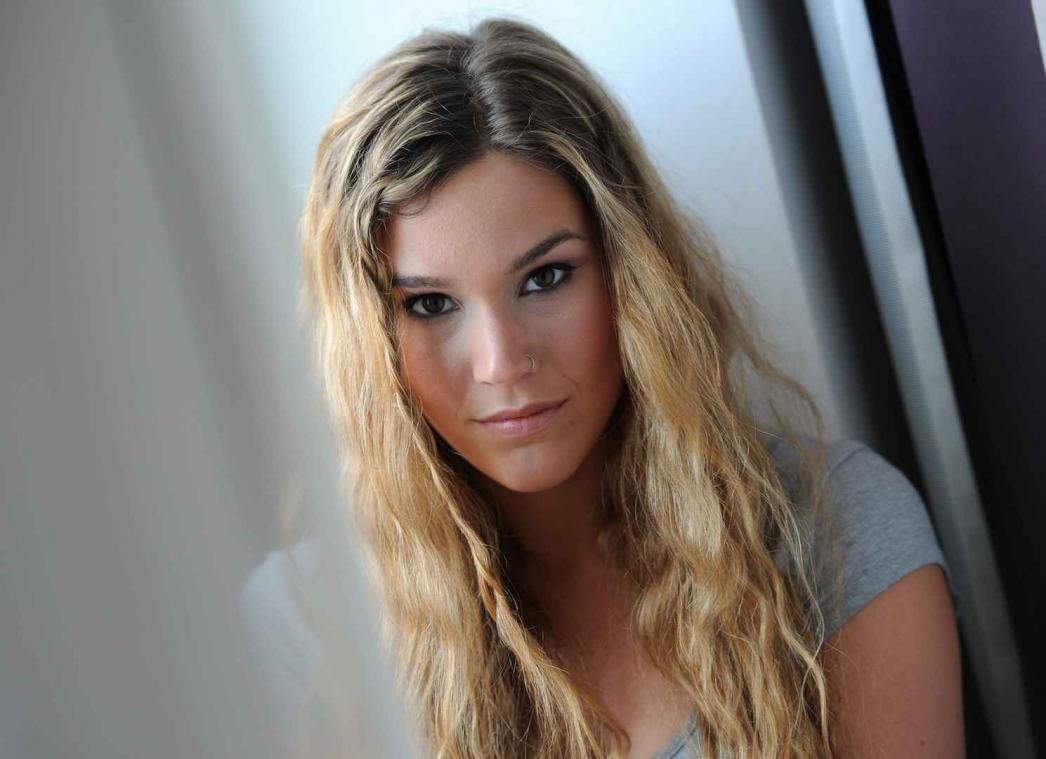 Joss Stone onderbreekt tour voor zieke hond
