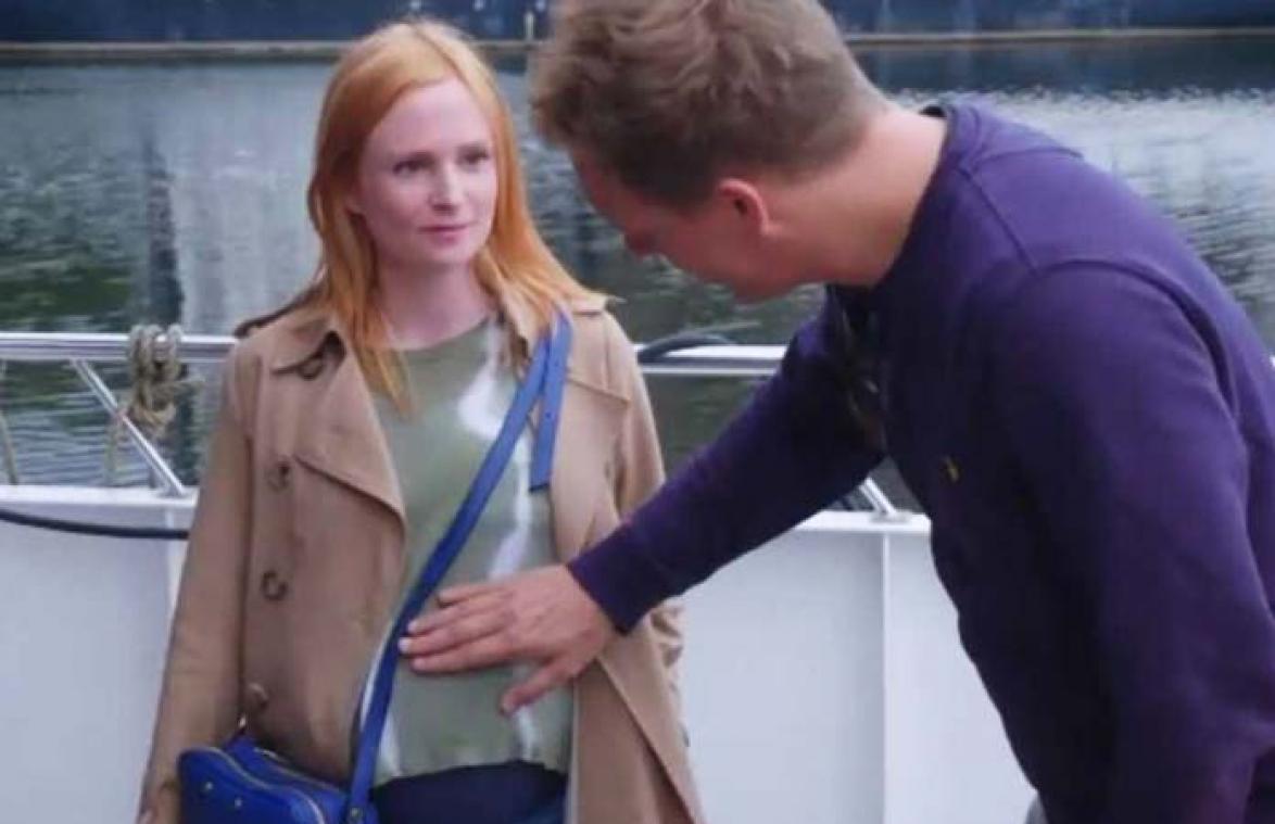 VIDEO. Zwangere Clara Cleymans verklapt per ongeluk geslacht van haar kindje