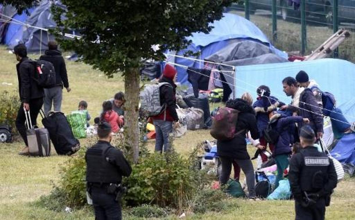 Evacuatie migrantenkamp Grande-Synthe gestart