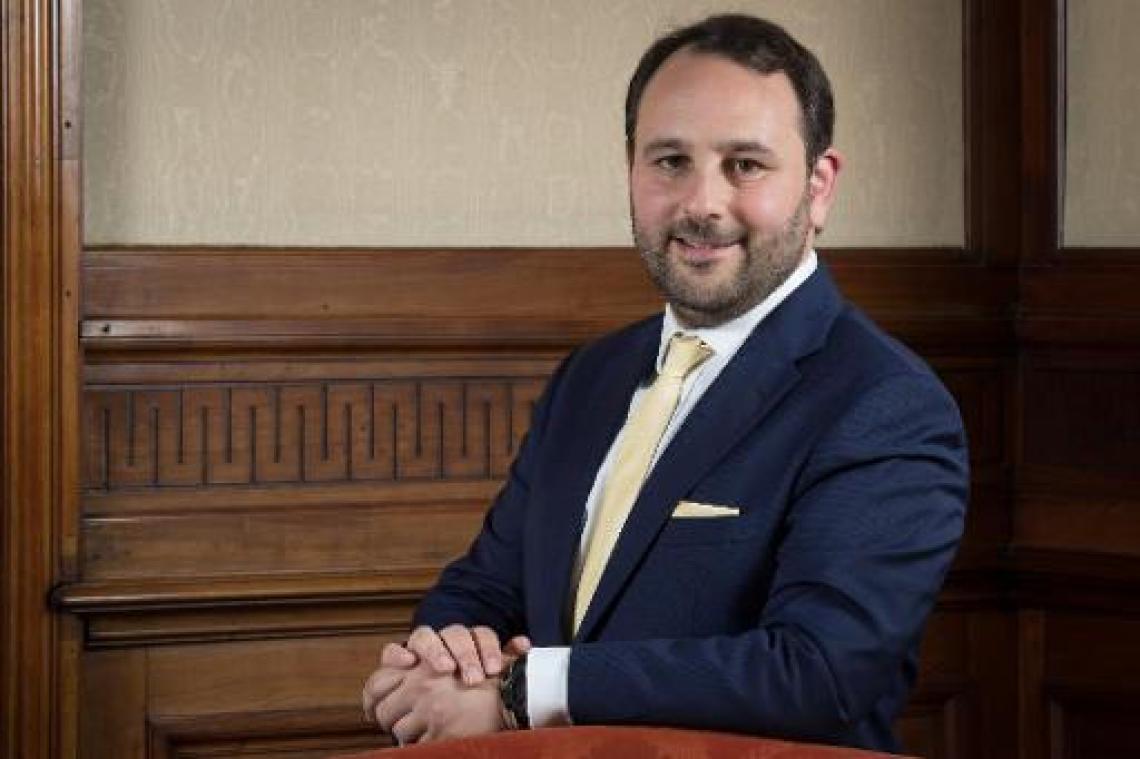 Freilich (N-VA) stoort zich aan teken voor jood in Vlaamse gebarentaal