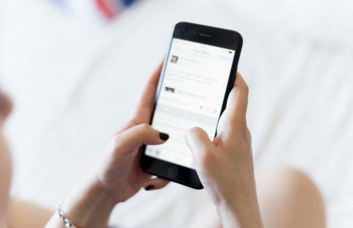 Jonge vrouw sterft nadat ze smartphone in bad laat vallen