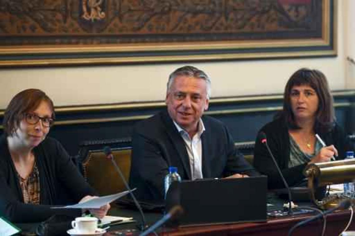 Onderzoekscommissie bezoekt vrijdag plaats van de aanslagen