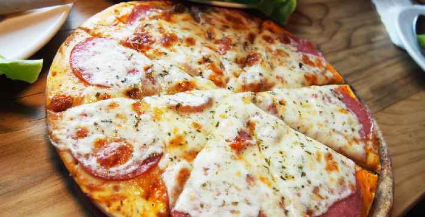 Politiemannen vermommen zich als pizzakoeriers om maffiabaas te vatten