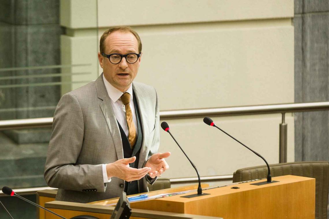 Ben Weyts wil opritten A12 aanpassen nadat bejaarde vrouw spookrijdt