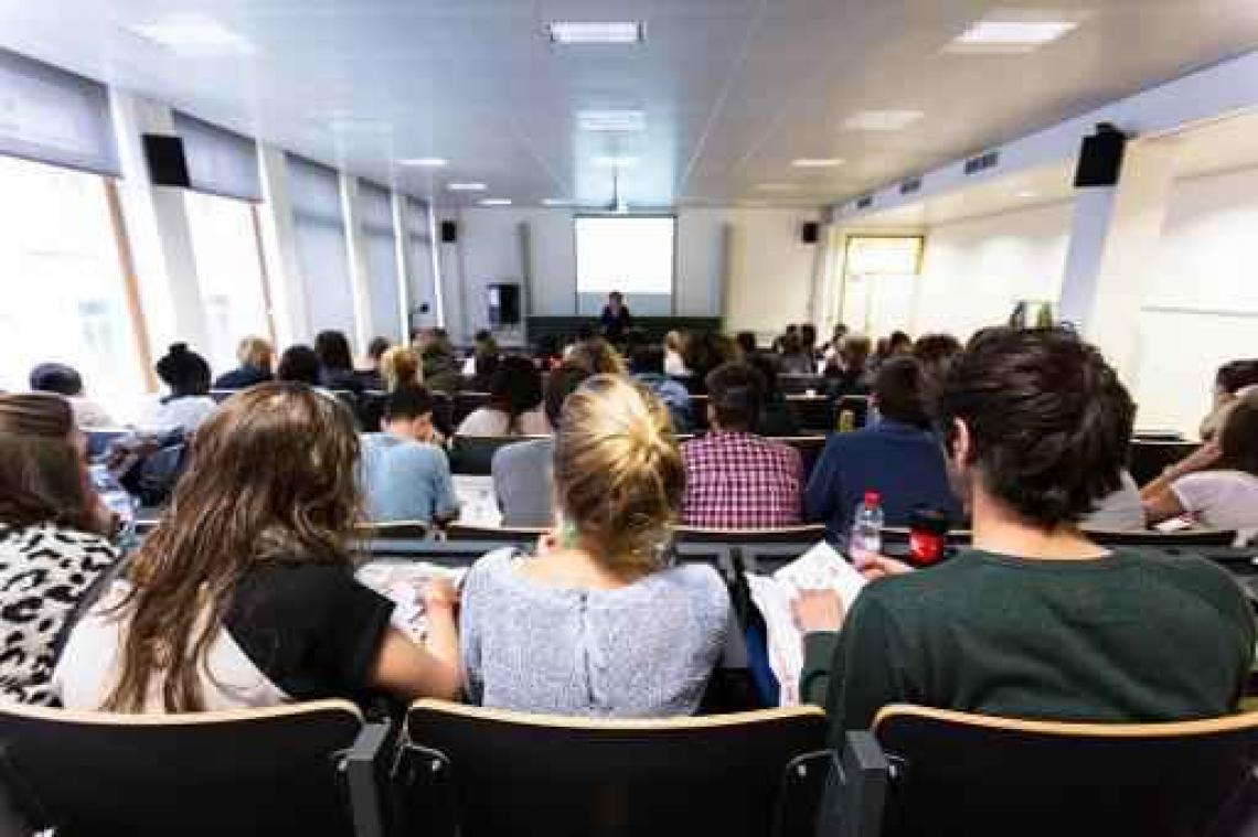 Honderd Thomas More-studenten videochatten met studiekiezers