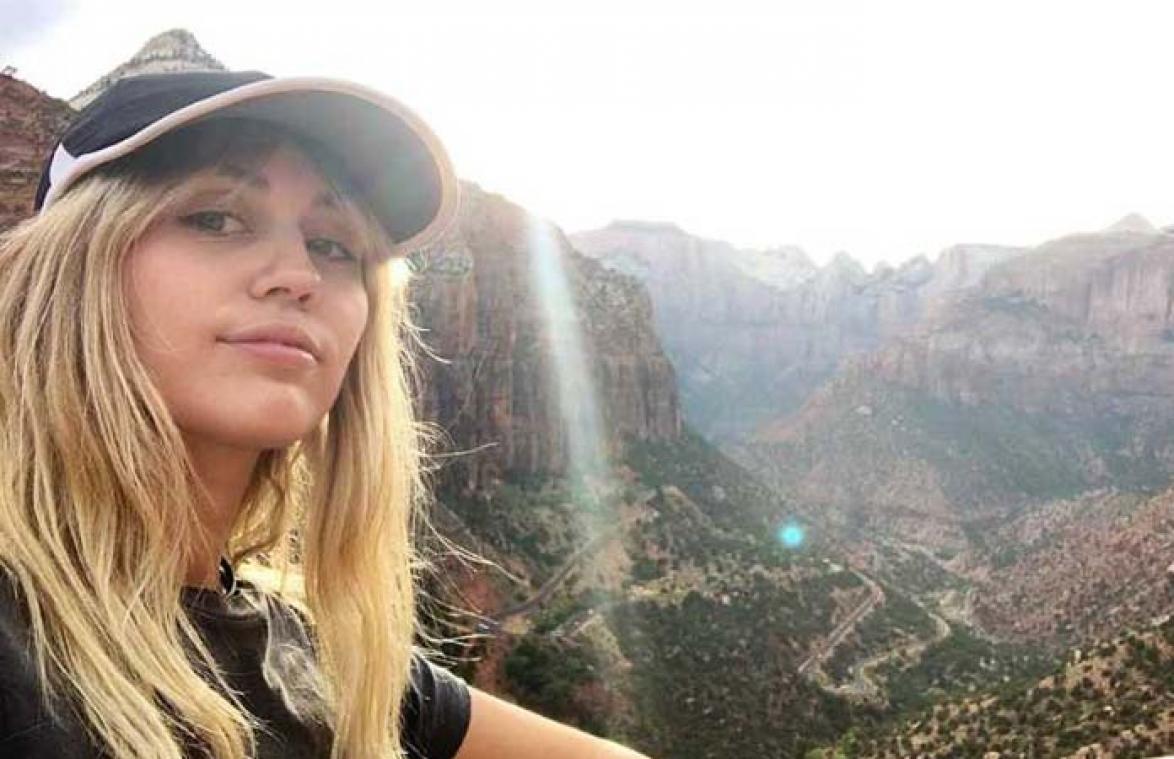 Fans bezorgd om "graatmagere" Miley Cyrus: "Heeft ze anorexia?"