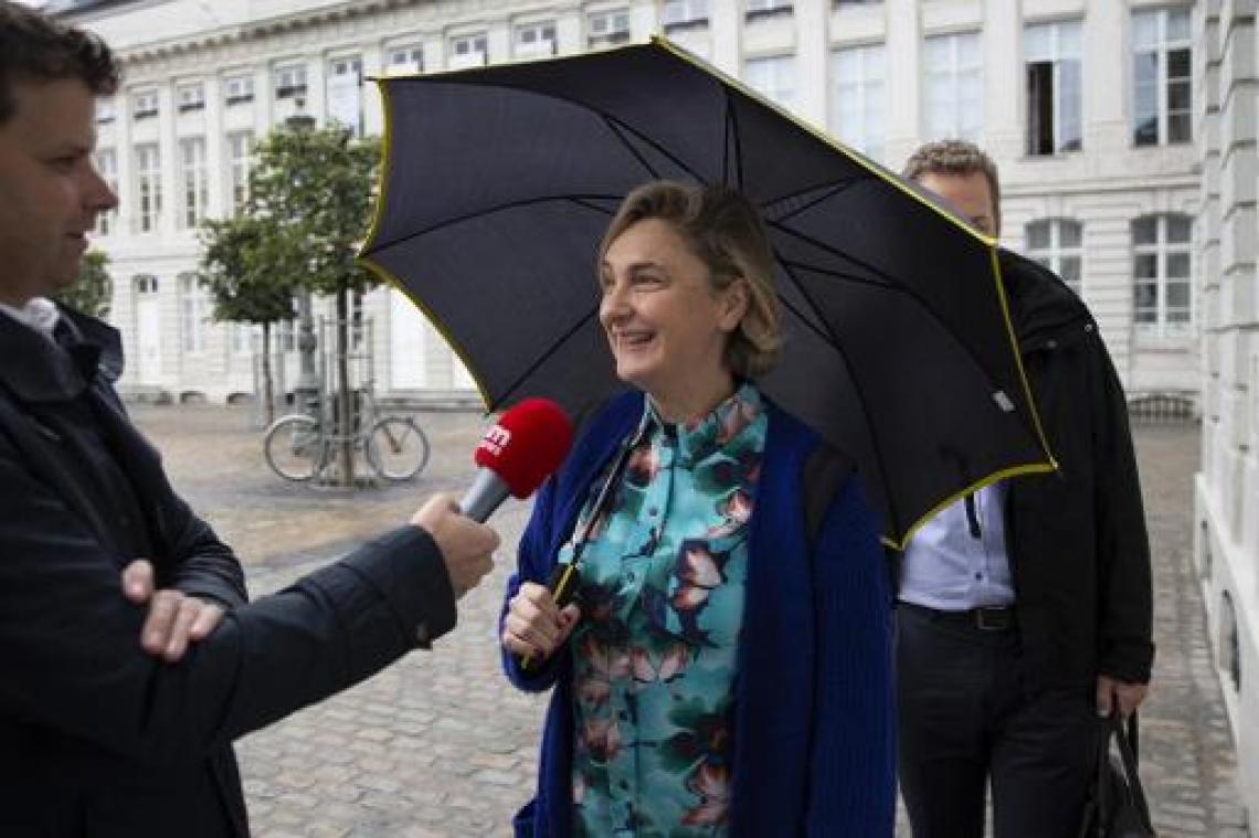 Vlaamse formatie - Geen witte rook, vrijdag nieuwe landingspoging