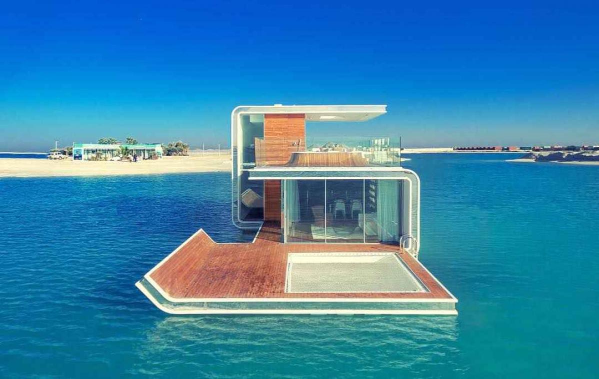 Slaap onder water in de drijvende vakantiehuizen van Dubai