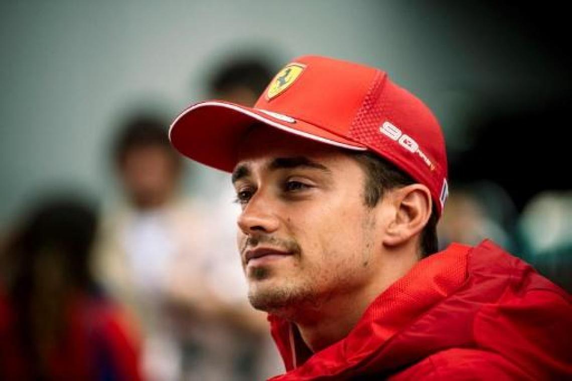 Charles Leclerc is snelste in eerste oefenritten