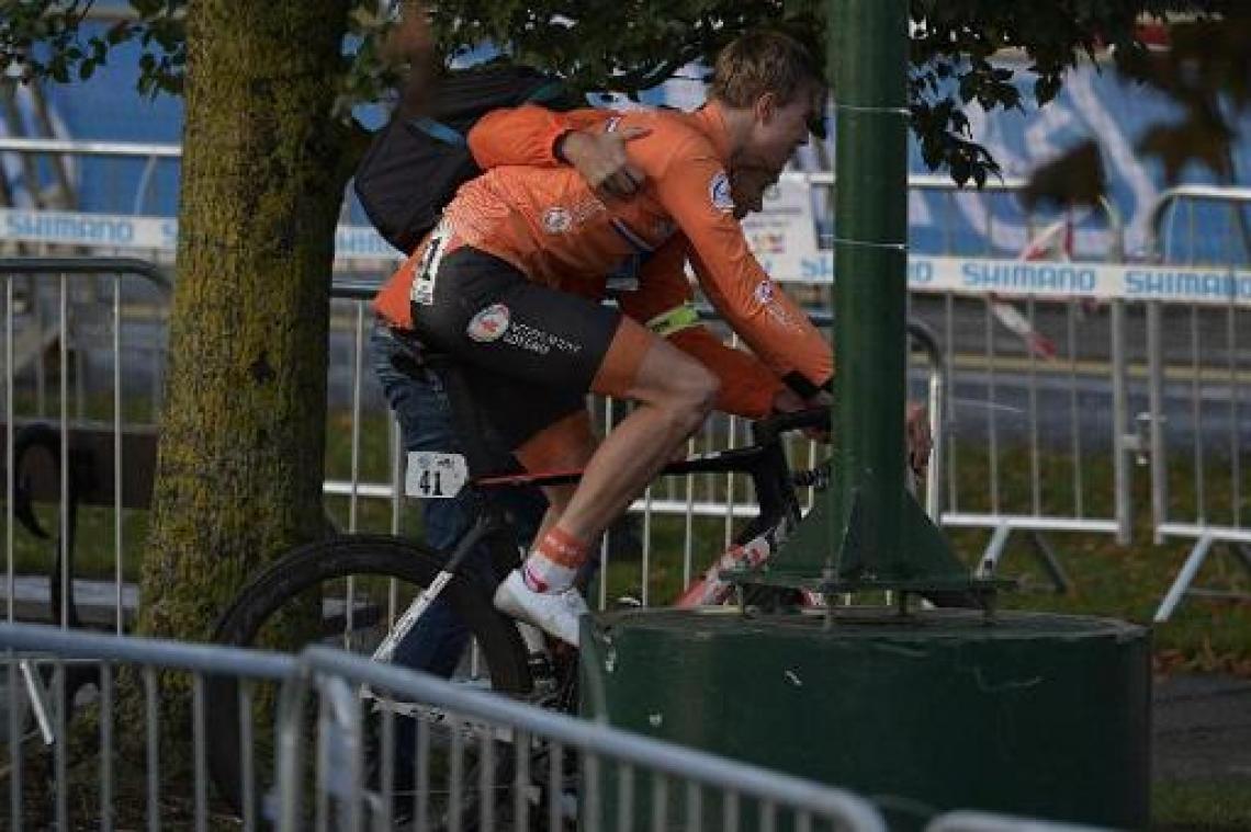 Eekhoff eerst wereldkampioen bij beloften, maar Nederlander wordt gediskwalificeerd