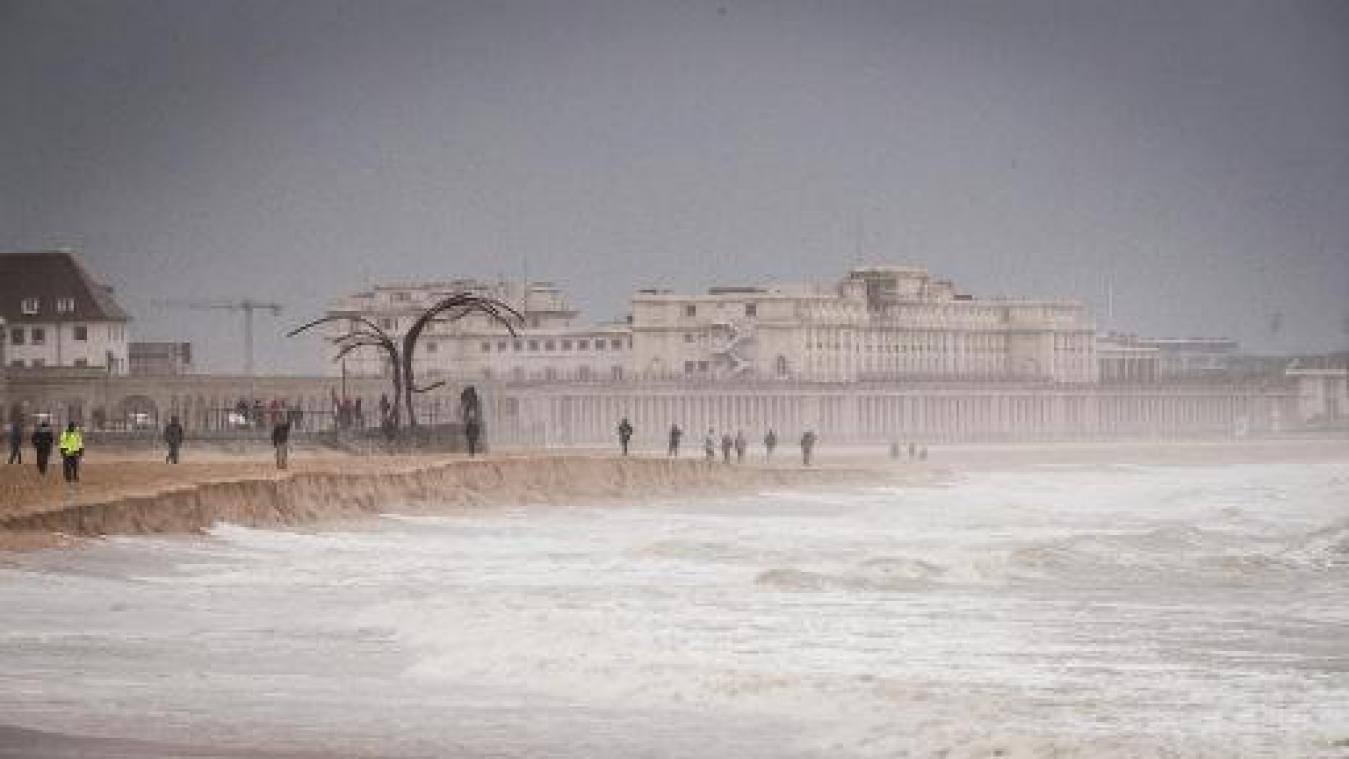 Stormvloedwaarschuwing voor de kust